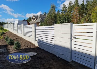 ogrodzenie frontowe palisadowe aluminiowe